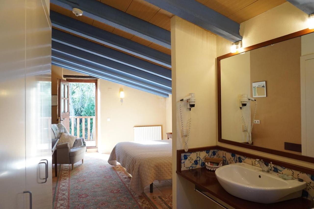 Hotel La Sala De Camos Esterno foto